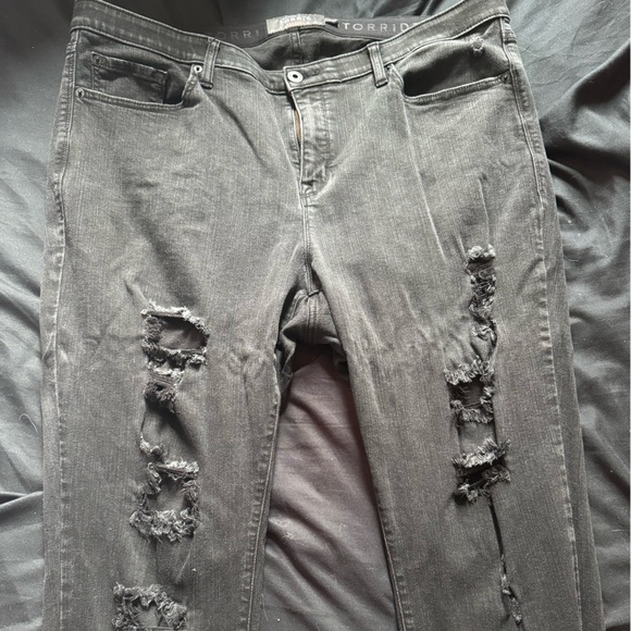 Torrid Women's Skinny Jeans in Distressed Gray - Picture 1 of 2